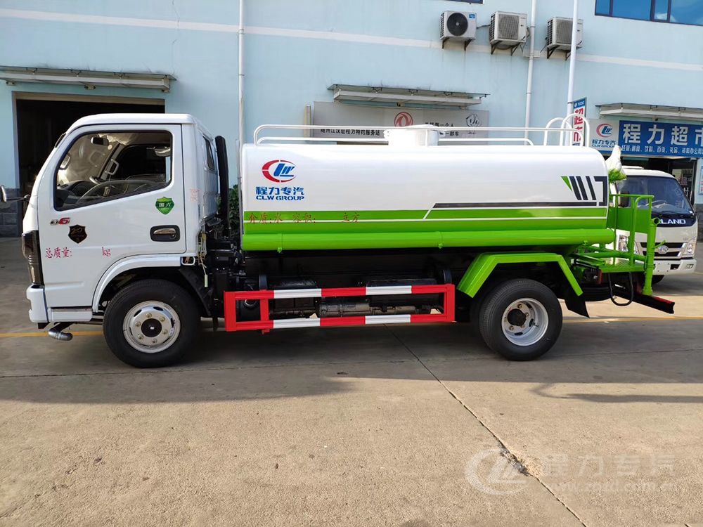 國六5方東風小多利卡D6灑水車