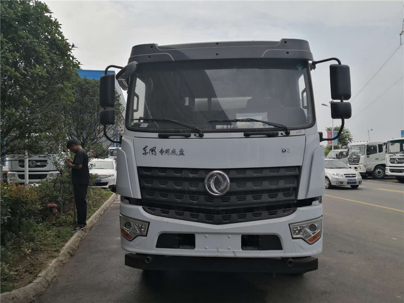 國六東風專底D3后雙橋抑塵車