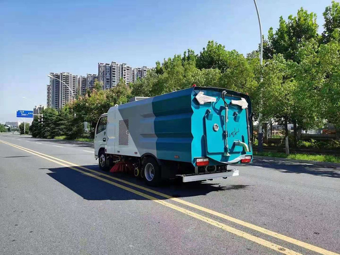 國(guó)六東風(fēng)小多利卡洗掃車 -程力洗掃車廠家