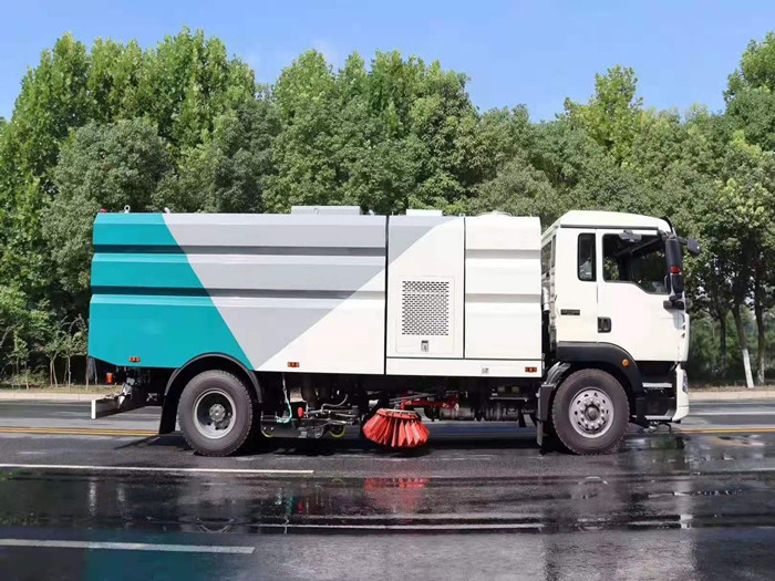 國(guó)六重汽豪沃洗掃車-程力洗掃車廠