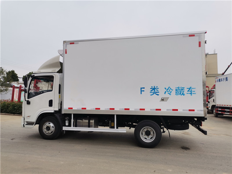 國(guó)六陜汽德龍K3000藍(lán)牌冷藏車
