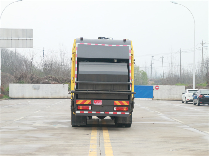 國(guó)六重汽豪沃后雙橋20方壓縮垃圾車