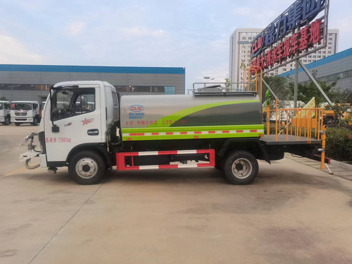 國(guó)六小型灑水車(chē)_東風(fēng)多利卡5方灑水車(chē)_ 5噸灑水車(chē)價(jià)格_程力灑水車(chē)廠(chǎng)家
